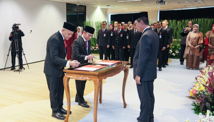 Perkuat Kinerja Organisasi, OJK Lantik Pejabat Baru