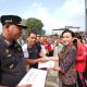 Tanpa APBD Khusus, Pemkab Landak Bagikan 3.677 Bendera dari Hasil CSR