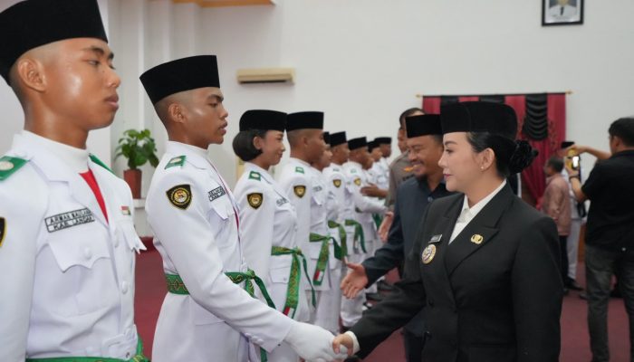 30 Anggota Paskibraka Landak Resmi Dikukuhkan, Karolin Beri Pesan Khusus