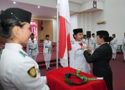 Momen Khidmat Pengukuhan Paskibraka Kabupaten Landak, Karolin Pastikan Kesiapan Anggota
