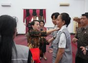 Tutup KKM FISIP Untan di Landak, Karolin Dorong Mahasiswa Bawa Aksi Nyata