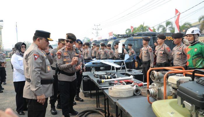 Perkuat Penanganan Karhutla, Kapolda Kalbar Pimpin Apel Penerimaan 300 Personel BKO
