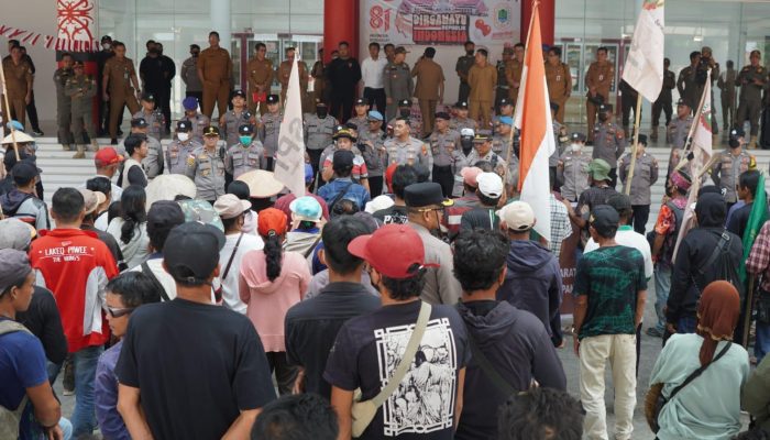 Wabup Kapuas Hulu Sukardi Temui Pendemo dari DPC SPI