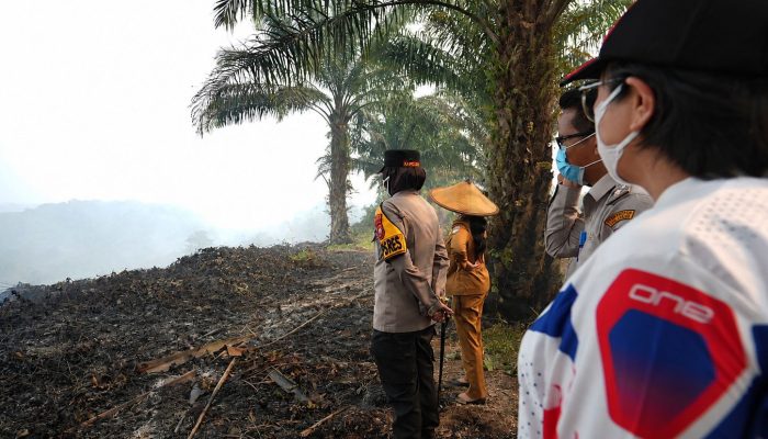 Asap Karhutla Ancam Kesehatan Warga, Bupati Landak Turun Langsung di Titik Api