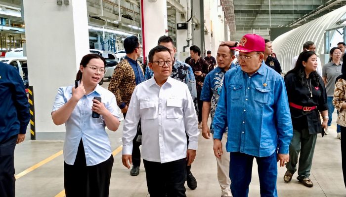 Kunspek ke Pabrik BYD Subang, Cornelis Dorong Hilirisasi Kendaraan Listrik 