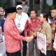 Terima Bantuan dari Gubernur Kalbar, Karolin: Ini Sangat Krusial bagi Warga Landak yang Terdampak Kabut Asap